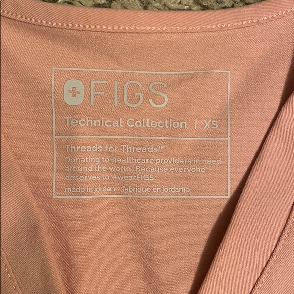 Figs scrub set with Uman relaxed joggers & Catarina one pocket top in pink sand - Picture 9 of 11
